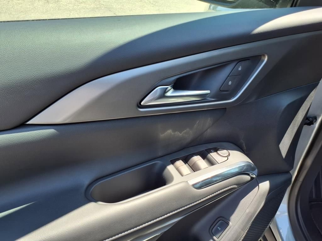 2025 Chevrolet Traverse LT - Photo 11