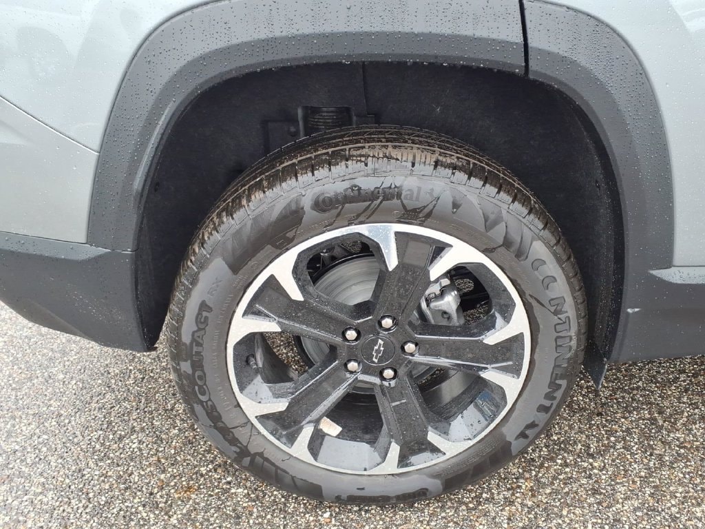 2027 Chevrolet Equinox LT - Photo 11