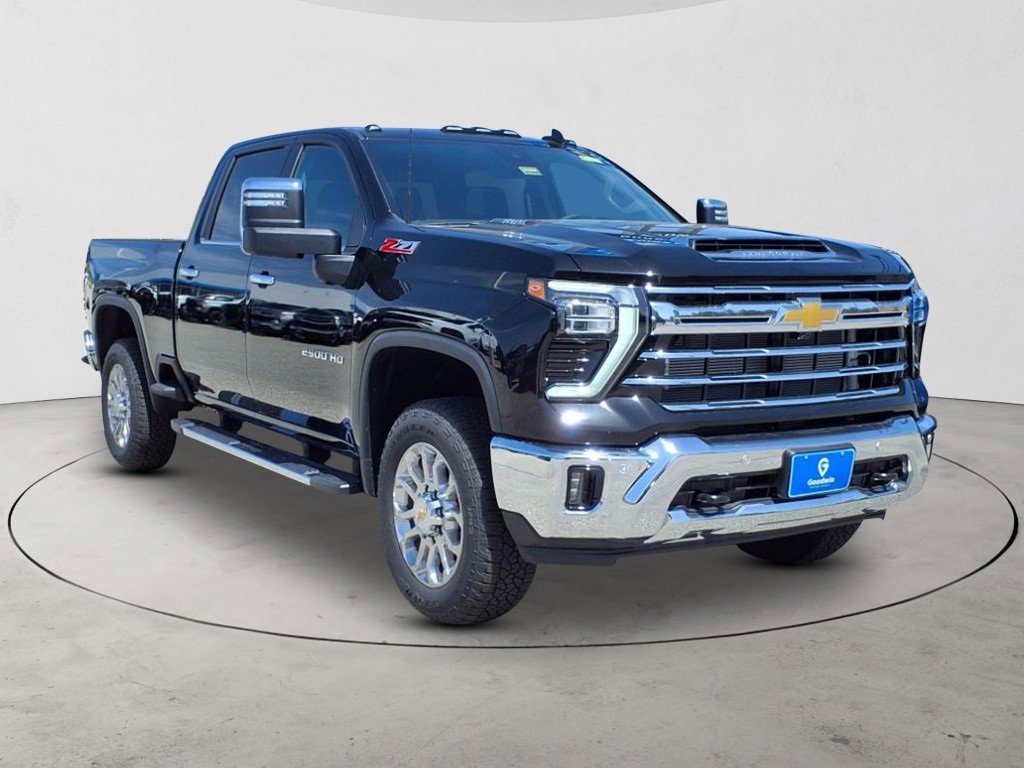 2025 Chevrolet Silverado 2500HD LTZ photo 3