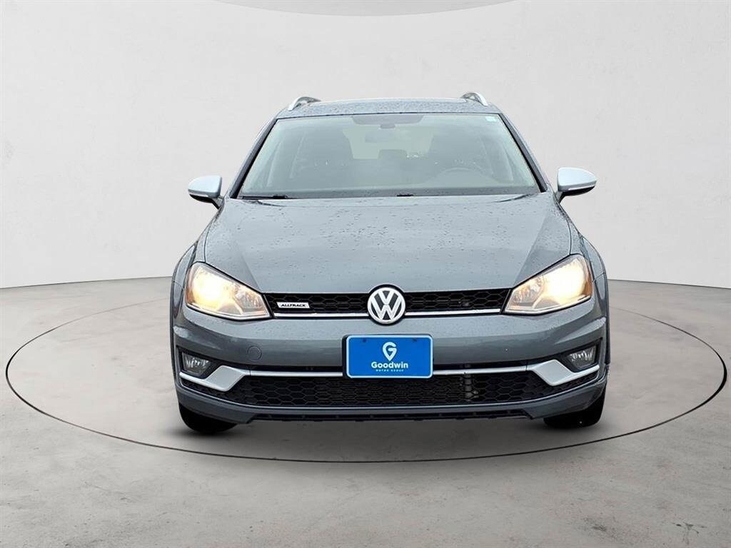 2017 Volkswagen Golf Alltrack TSI SE photo 2