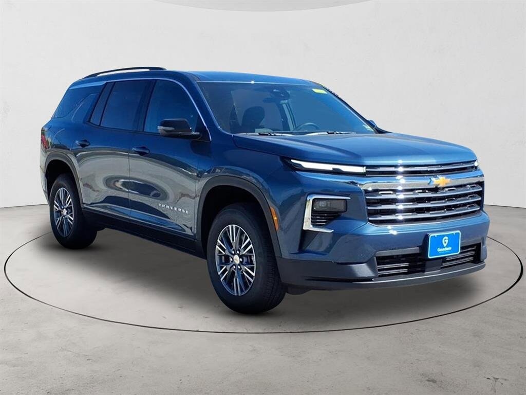 2026 Chevrolet Traverse photo 2