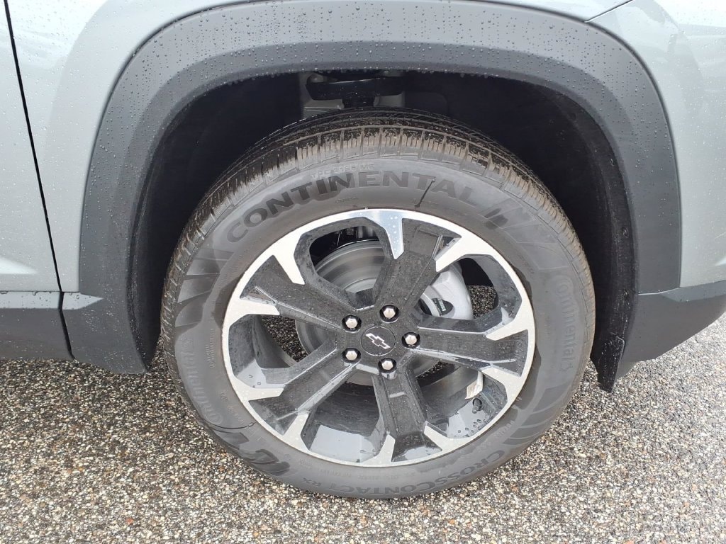 2027 Chevrolet Equinox LT - Photo 10