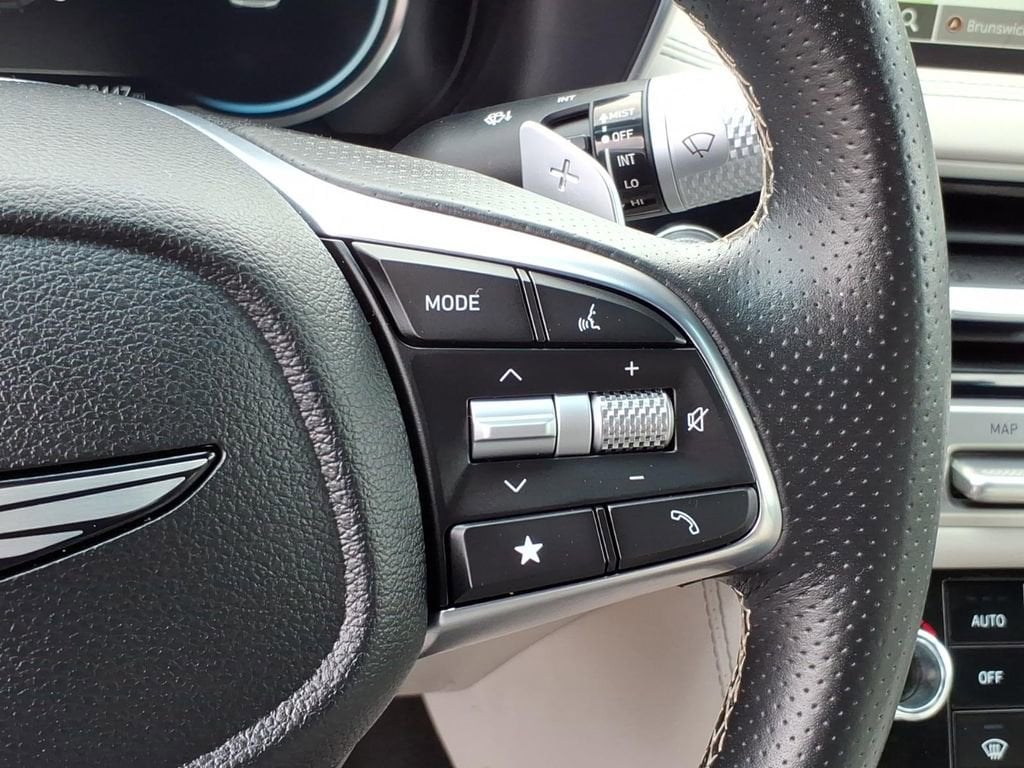 2025 GENESIS G70 Standard - Photo 18