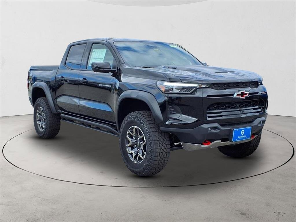 2026 Chevrolet Colorado ZR2 photo 3