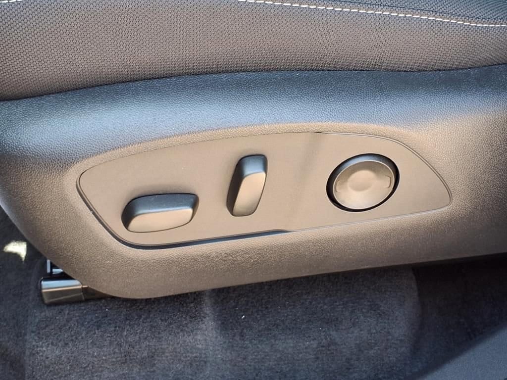 2025 Chevrolet Traverse LT - Photo 12