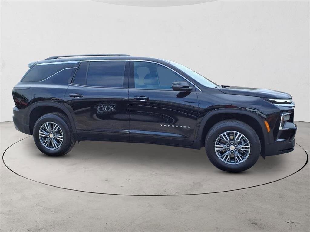 2025 Chevrolet Traverse photo 4