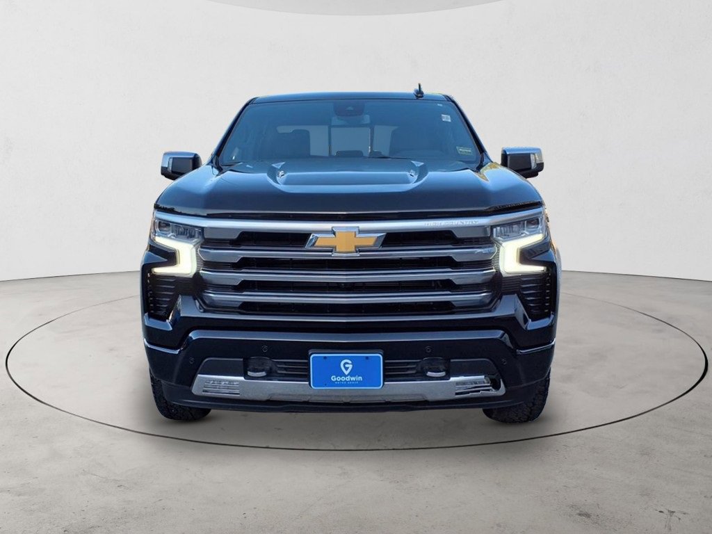 2024 Chevrolet Silverado 1500 High Country photo 2