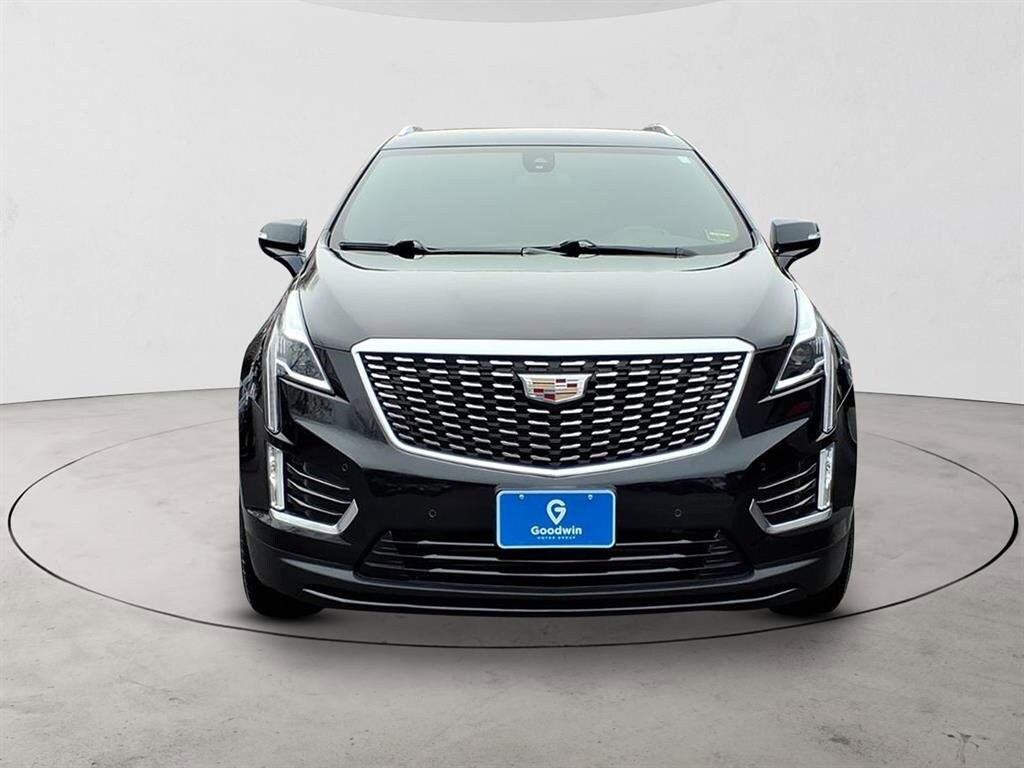 2022 Cadillac XT5 Luxury photo 2
