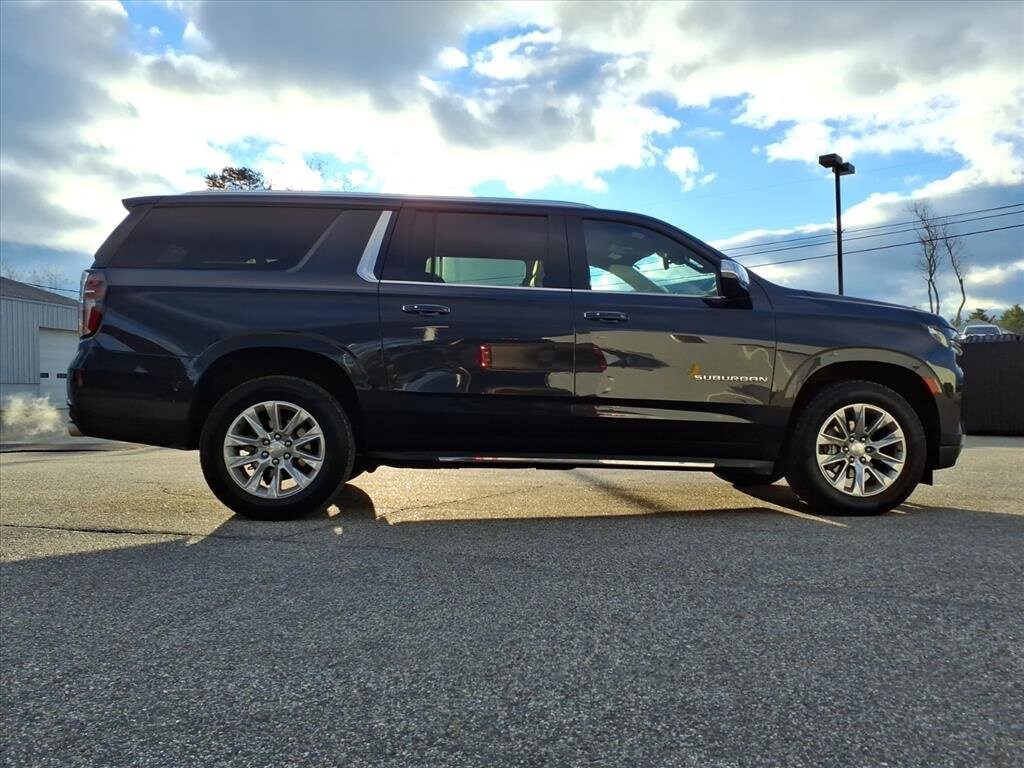 2023 Chevrolet Suburban Premier photo 3