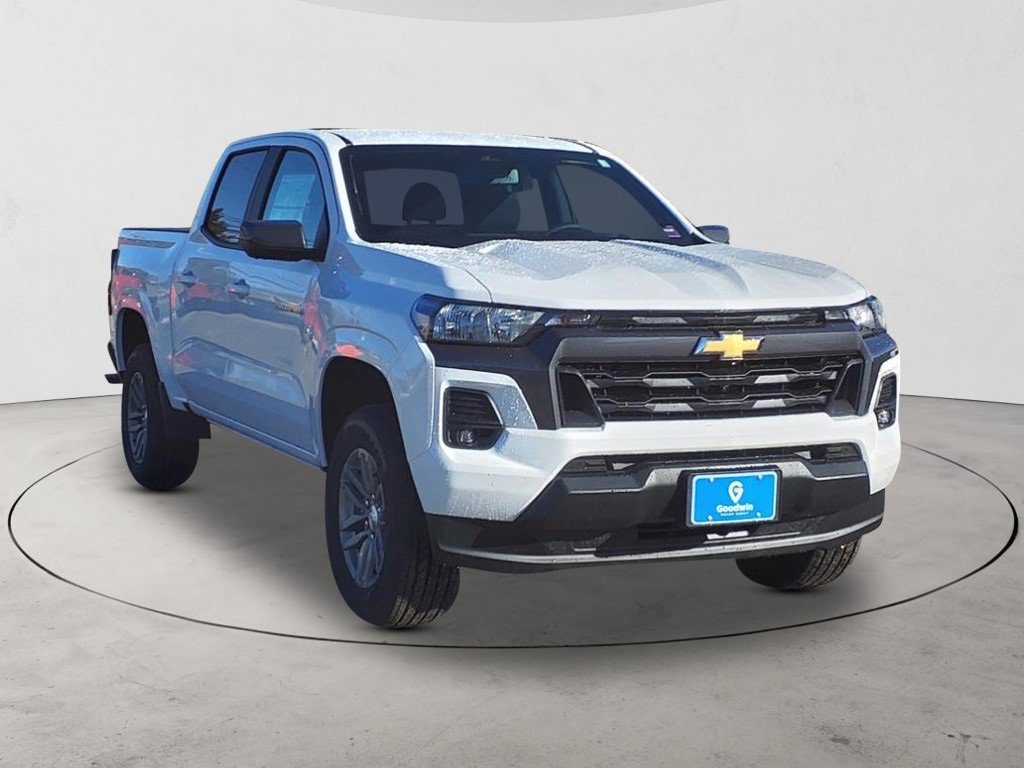 2024 Chevrolet Colorado LT photo 2