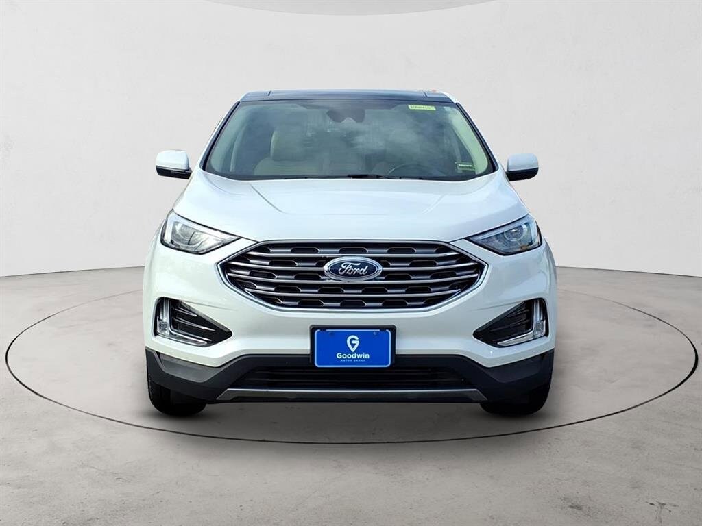 2022 Ford Edge SEL photo 2