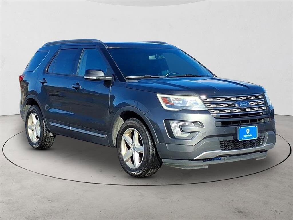 2016 Ford Explorer XLT photo 3