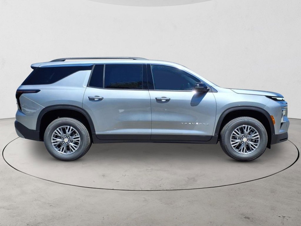 2025 Chevrolet Traverse photo 2
