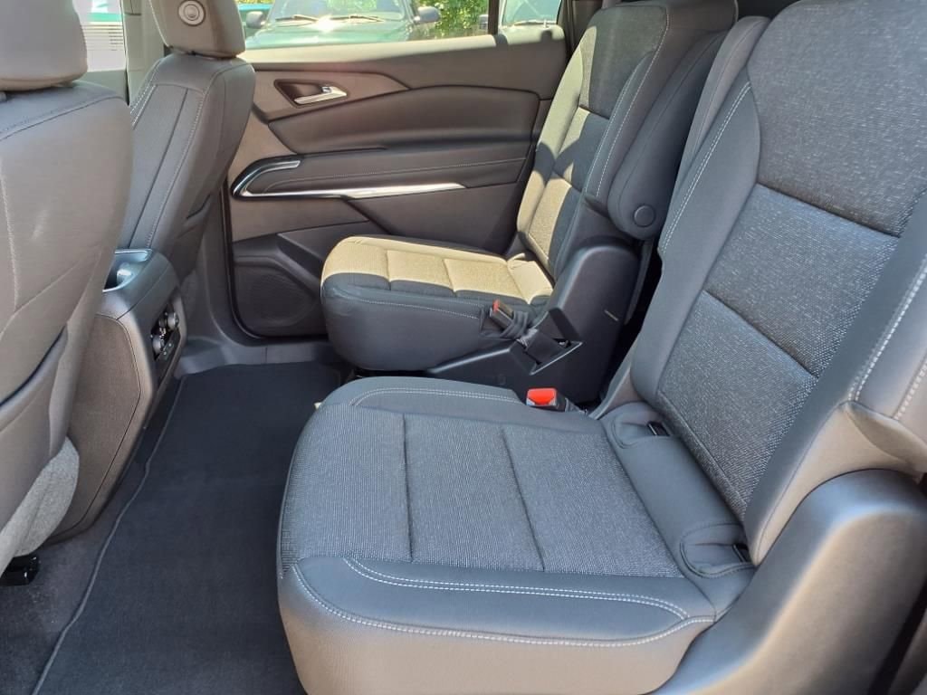 2025 Chevrolet Traverse LT - Photo 14