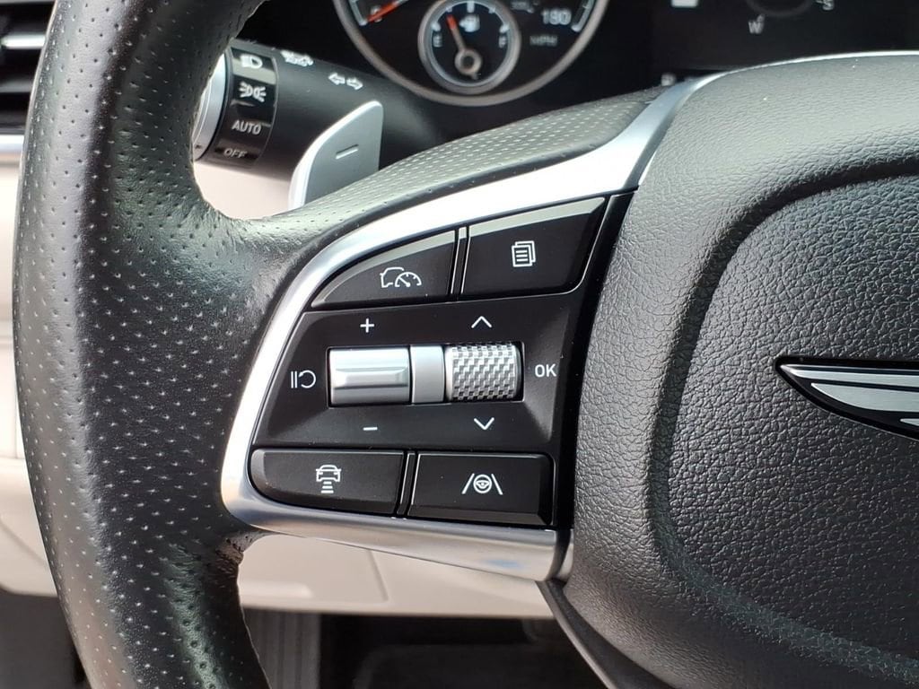 2025 GENESIS G70 Standard - Photo 17