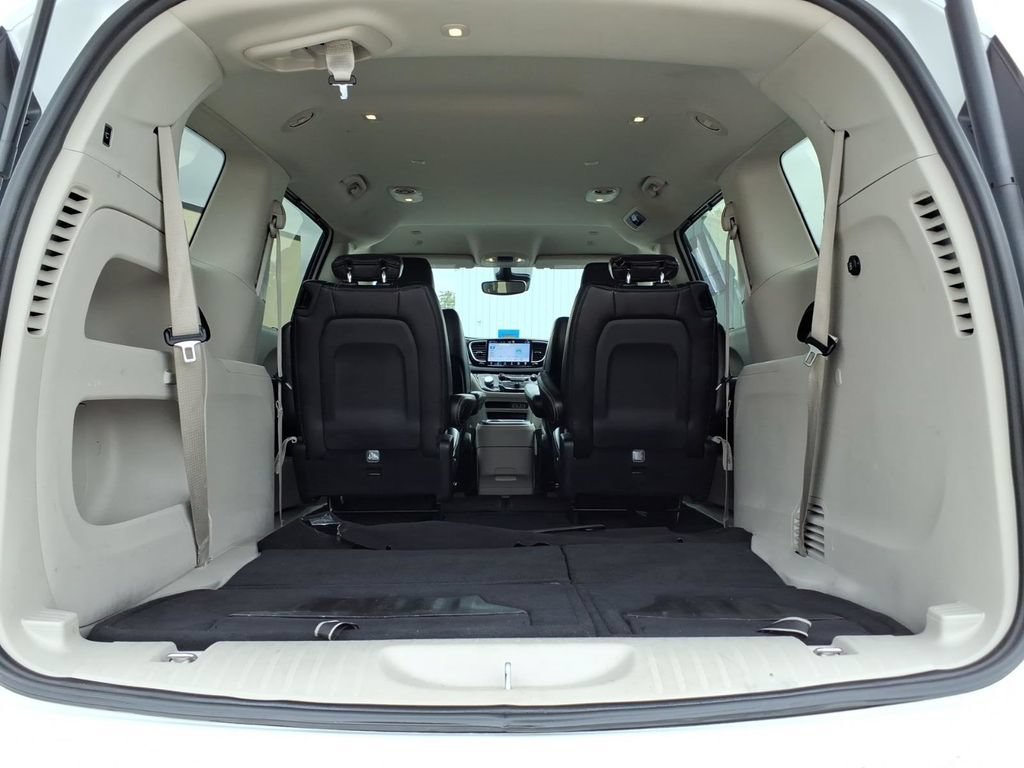 2024 Chrysler Pacifica Touring L - Photo 10