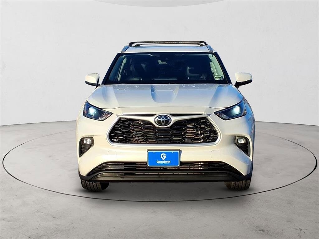 2022 Toyota Highlander XLE photo 2