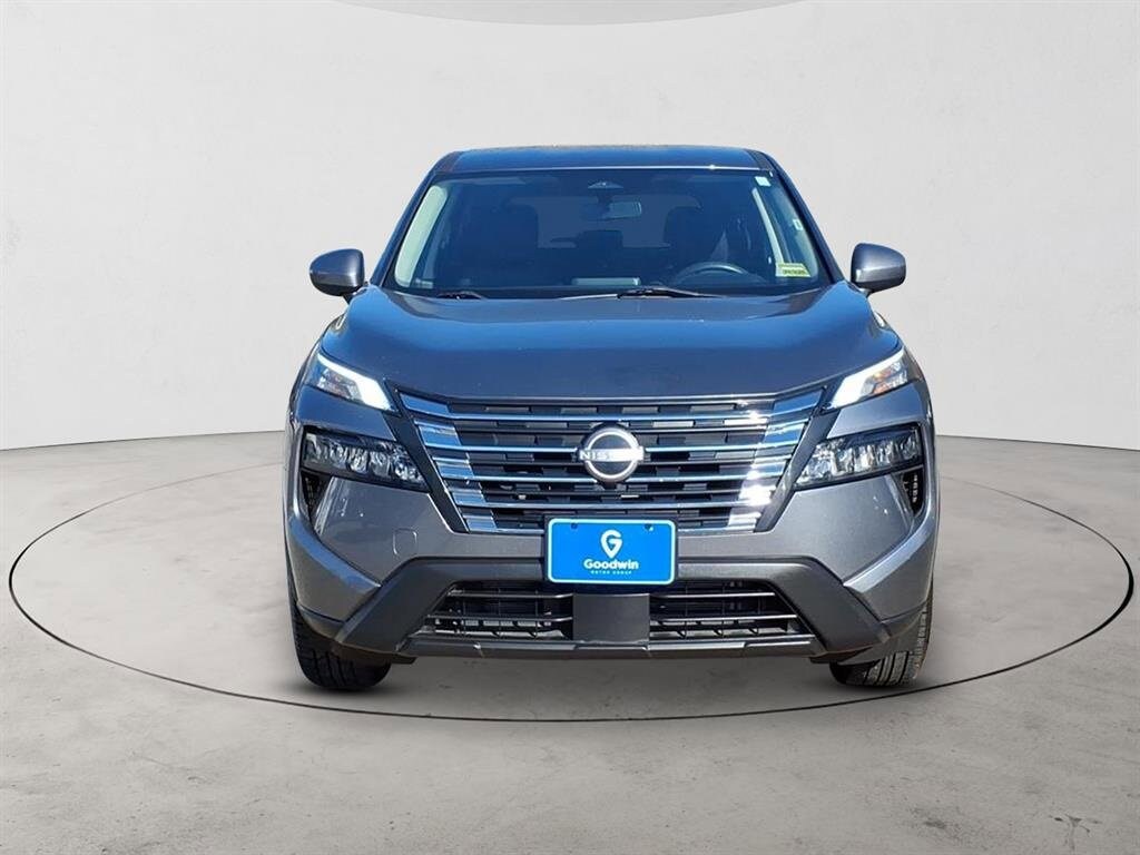 2024 Nissan Rogue SV photo 2