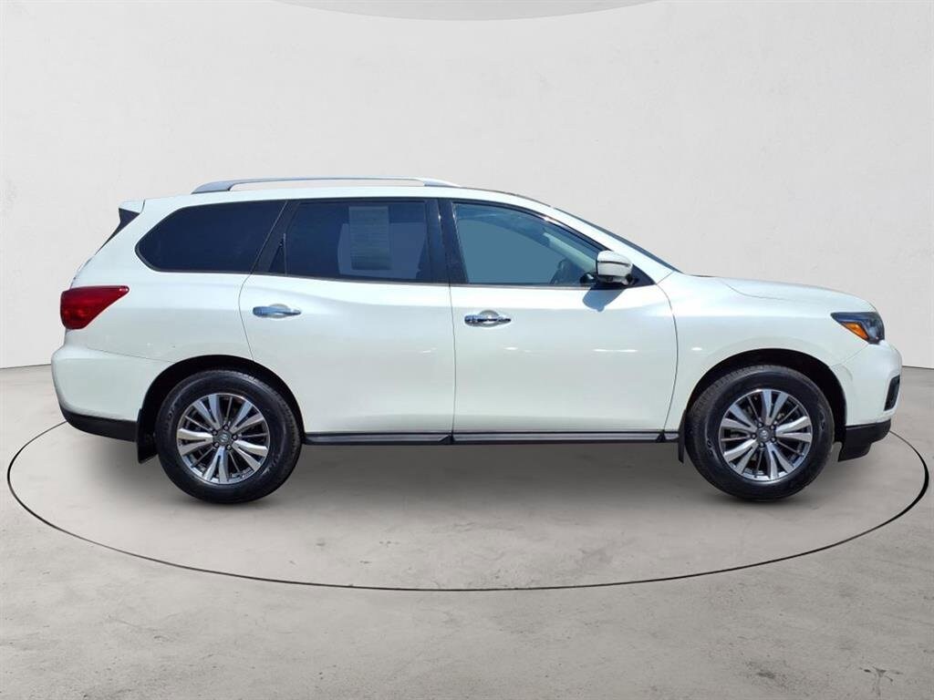 2020 Nissan Pathfinder LE photo 4
