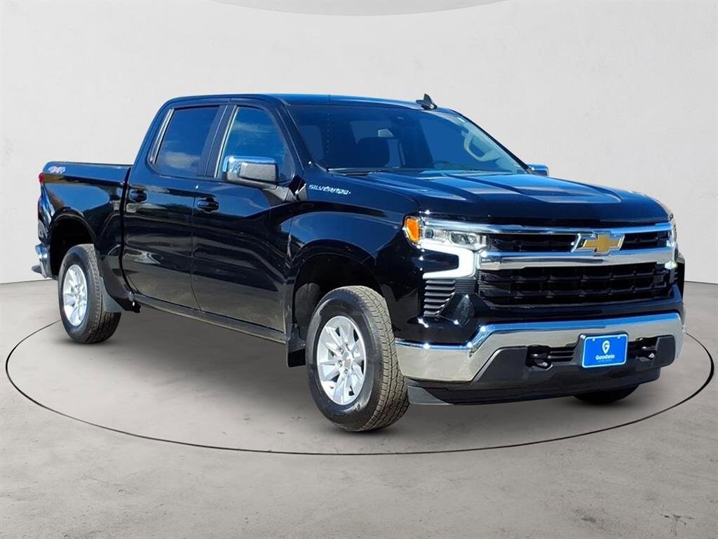2025 Chevrolet Silverado 1500 LT photo 3