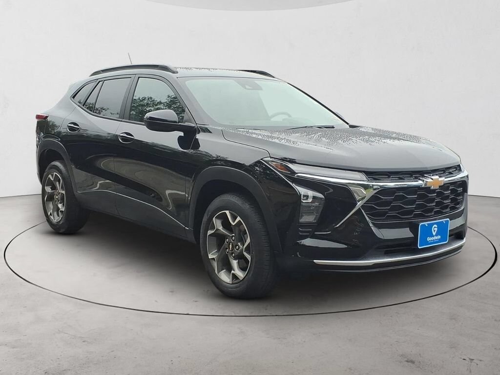 Used 2024 Chevrolet Trax LT SUV