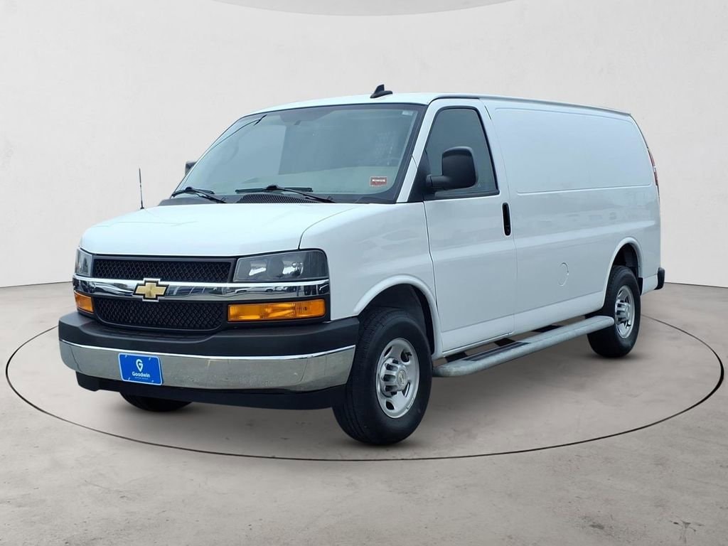 2024 Chevrolet Express 2500 Work Van HD's photo