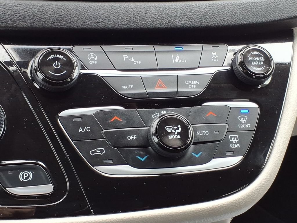 2024 Chrysler Pacifica Touring L - Photo 20
