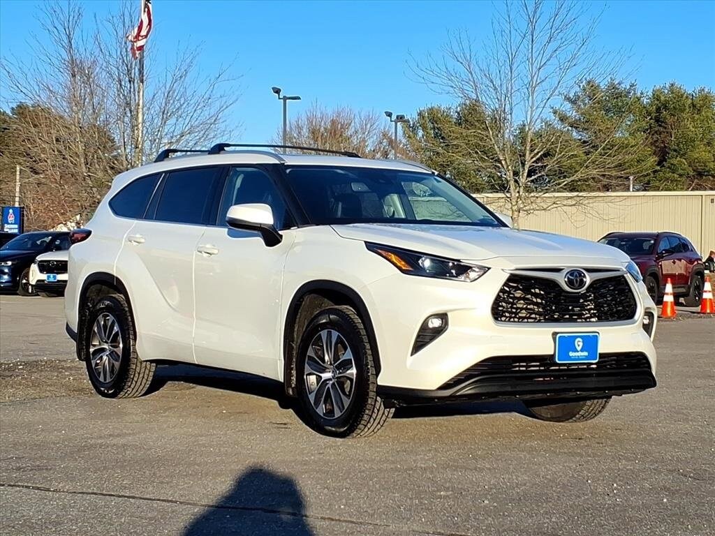 2022 Toyota Highlander XLE photo 3