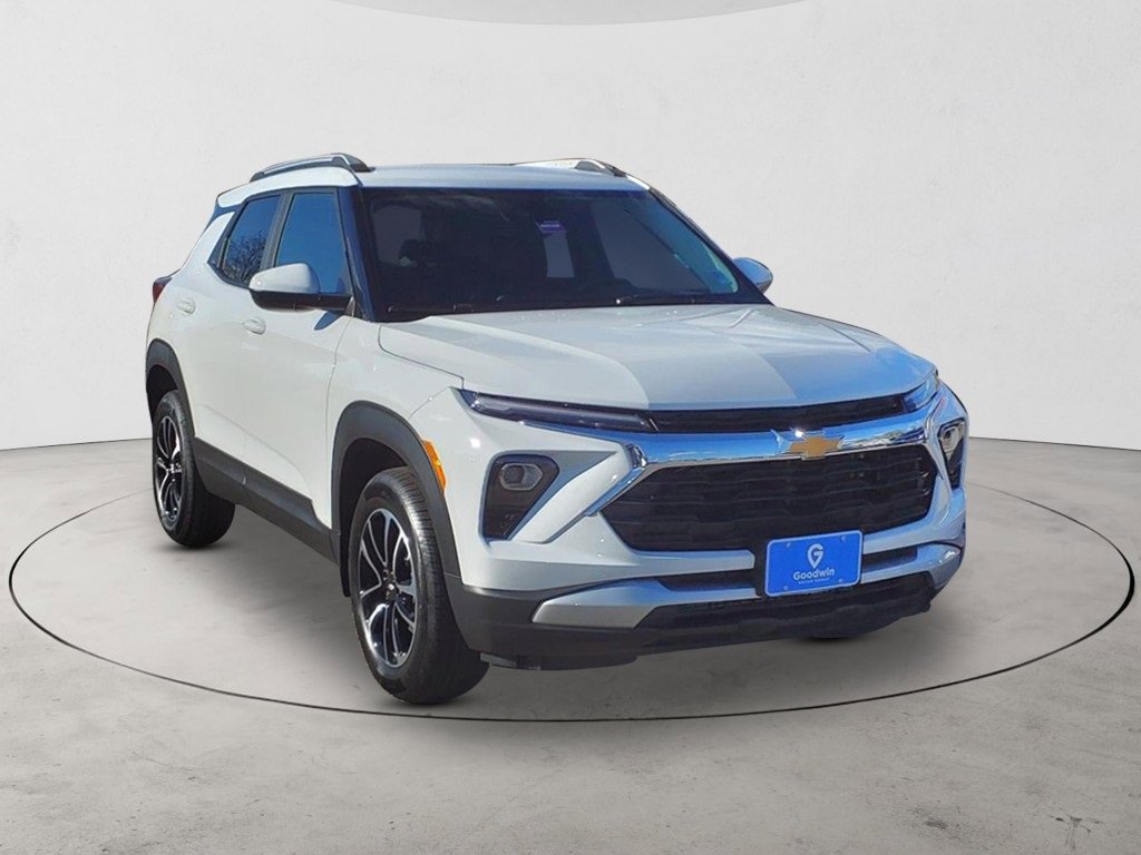 2025 Chevrolet Trailblazer LT photo 3