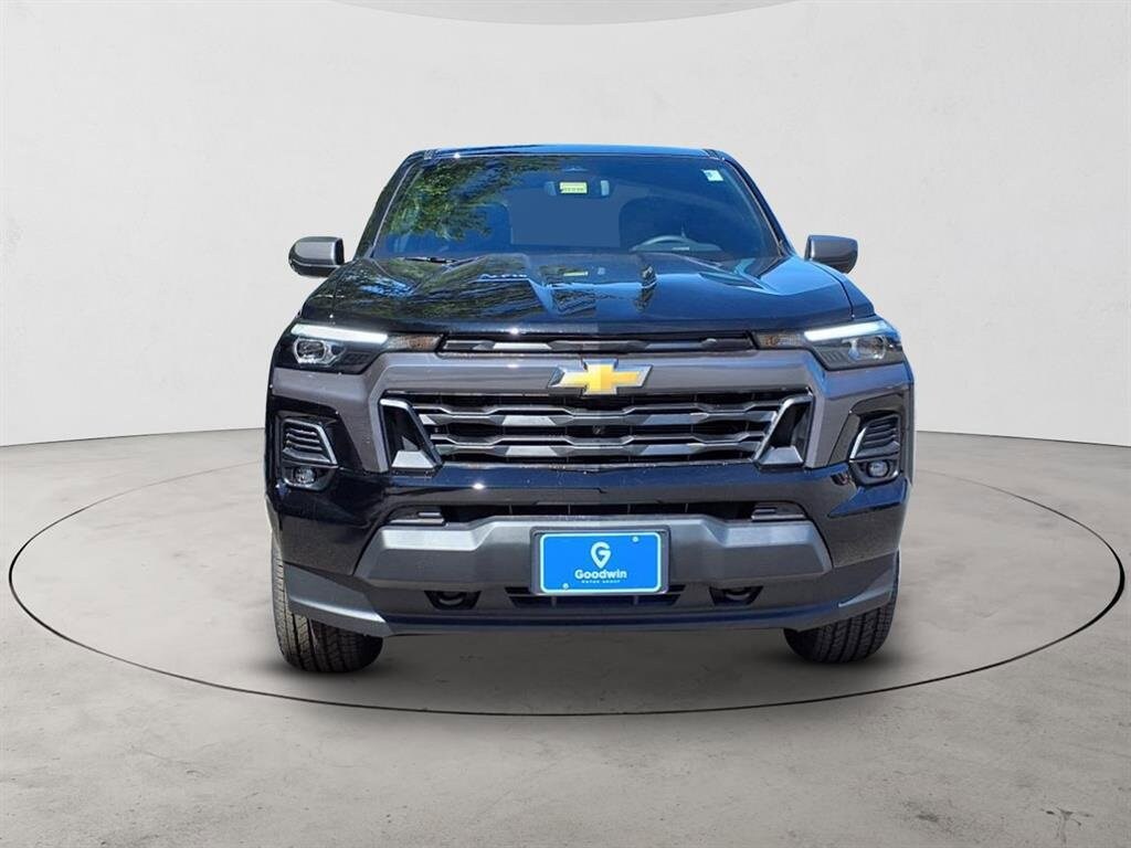 2026 Chevrolet Colorado LT photo 2