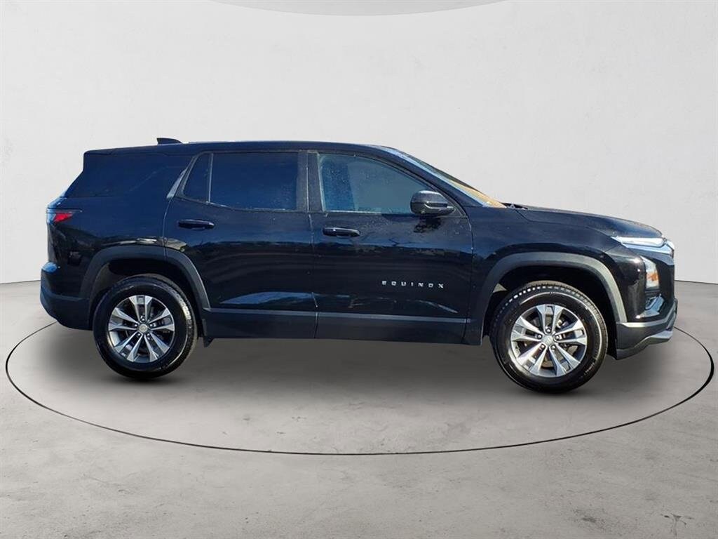 2025 Chevrolet Equinox LT photo 4