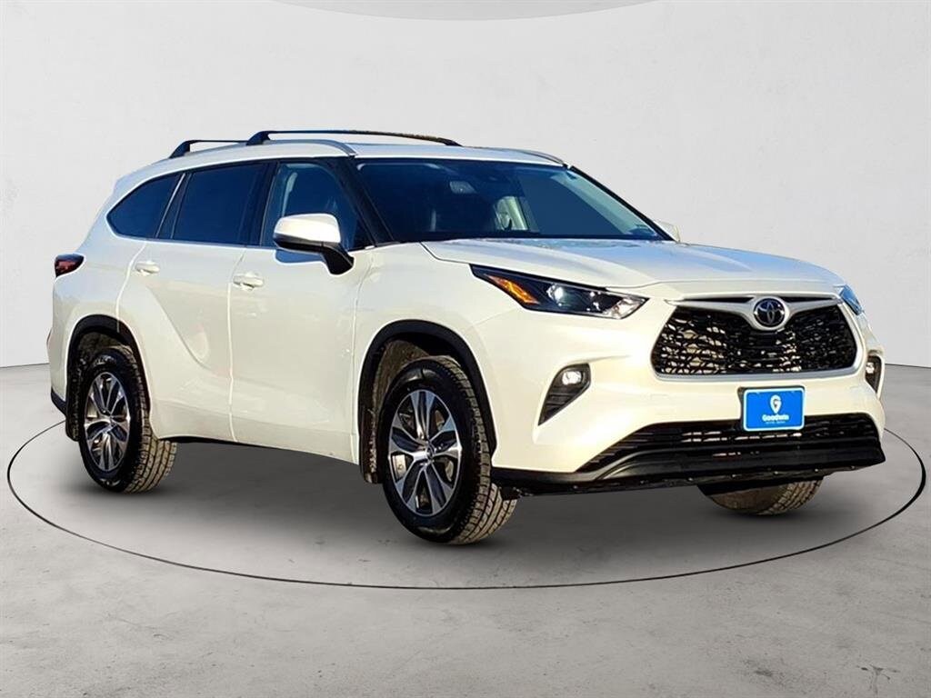 2022 Toyota Highlander XLE photo 3