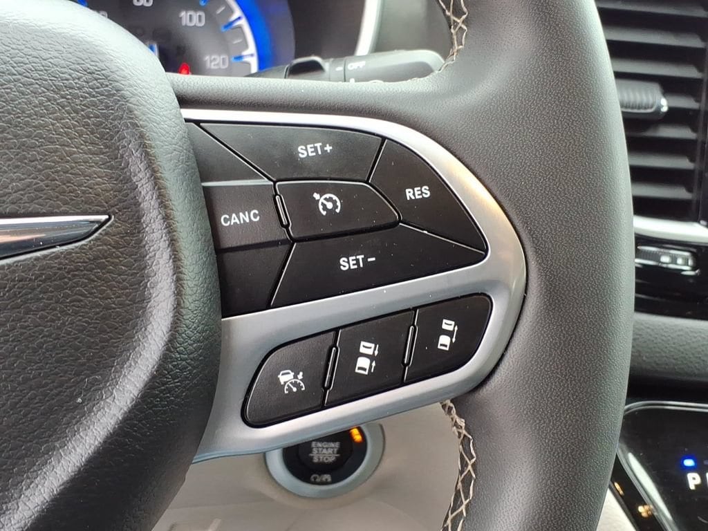 2024 Chrysler Pacifica Touring L - Photo 18