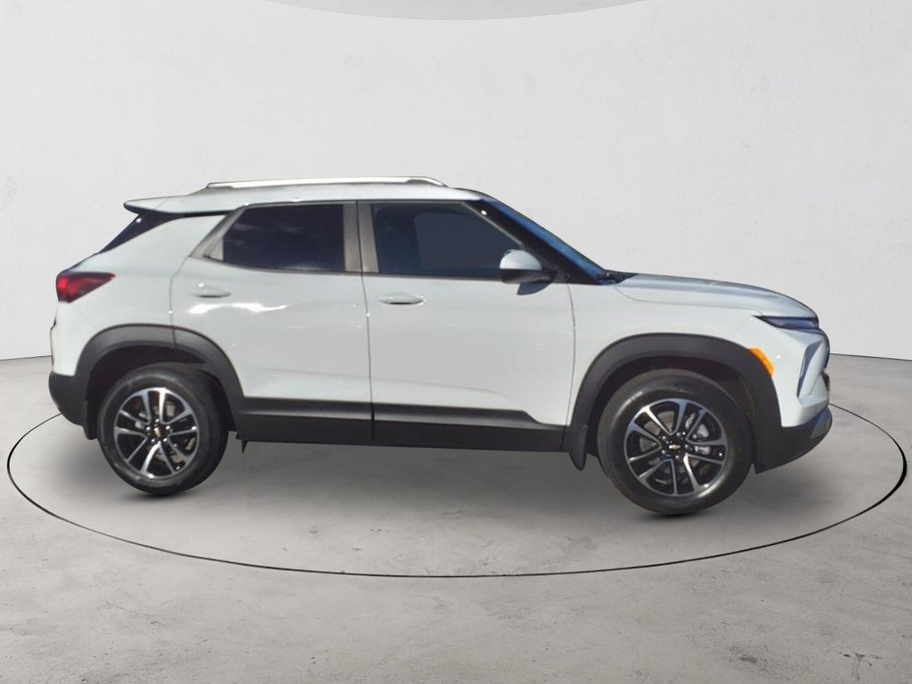 2025 Chevrolet Trailblazer LT photo 4