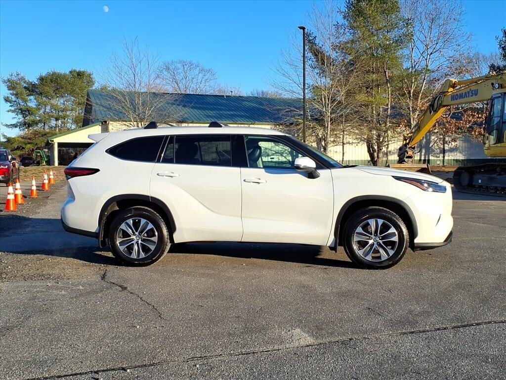 2022 Toyota Highlander XLE photo 4