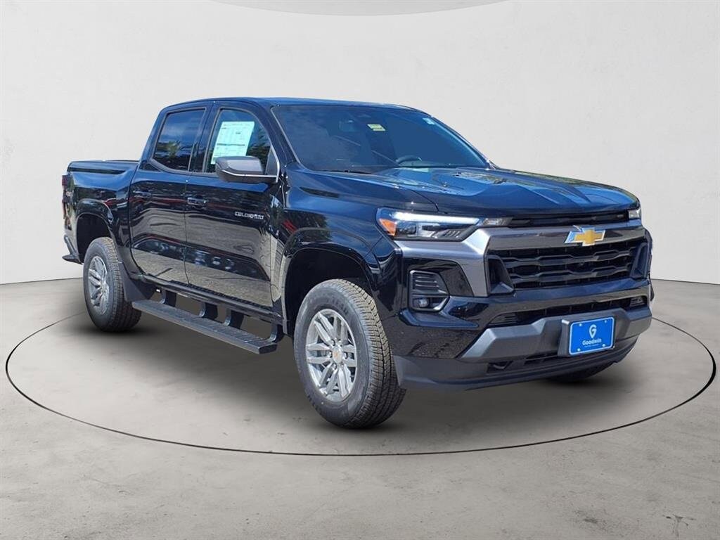2026 Chevrolet Colorado LT photo 2