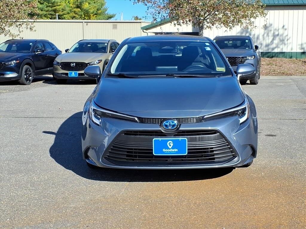 2025 Toyota Corolla Hybrid LE photo 2