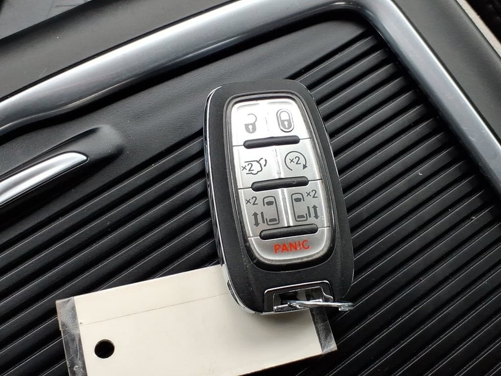 2024 Chrysler Pacifica Touring L - Photo 24