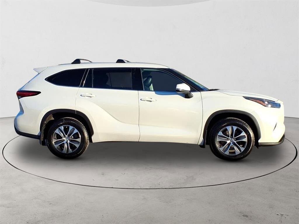 2022 Toyota Highlander XLE photo 4