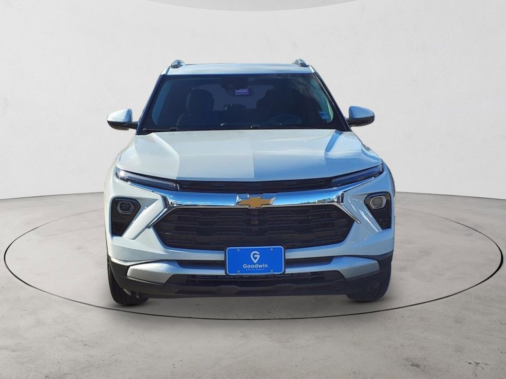 2025 Chevrolet Trailblazer LT photo 2