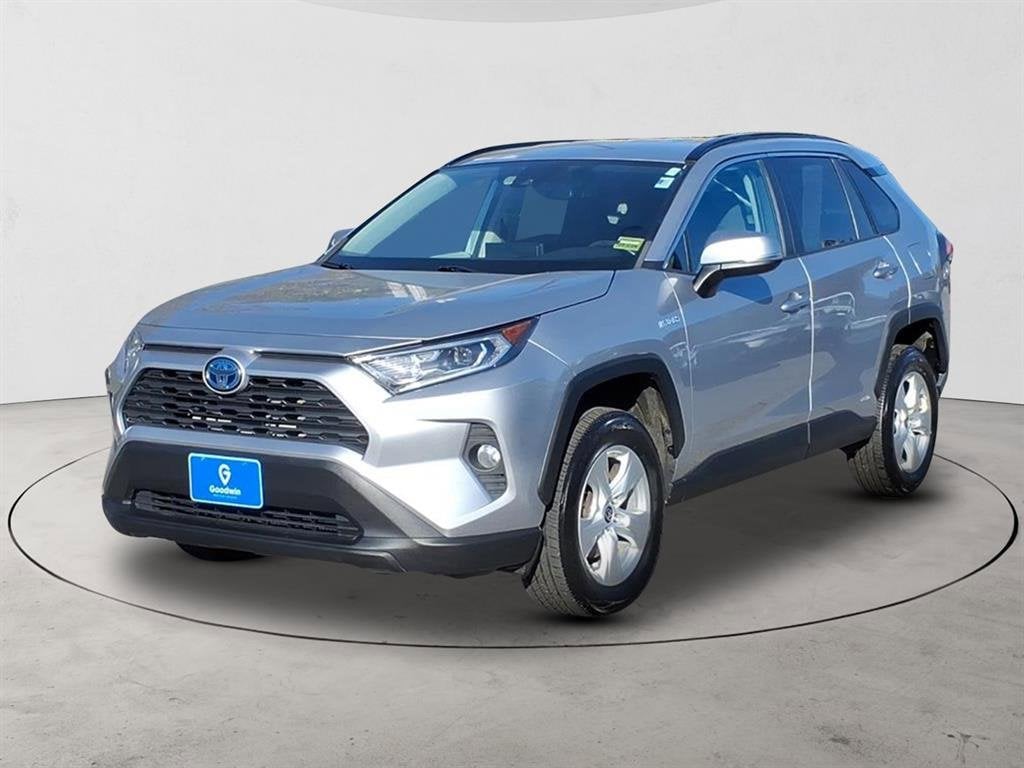 2021 Toyota RAV4 XLE's photo