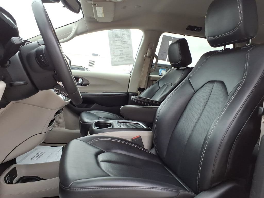 2024 Chrysler Pacifica Touring L - Photo 13