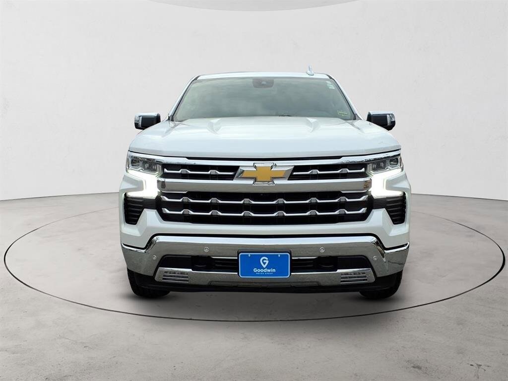 2022 Chevrolet Silverado 1500 LTZ photo 2