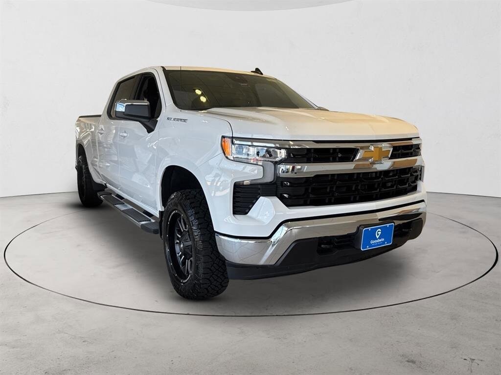 2025 Chevrolet Silverado 1500 LT photo 2