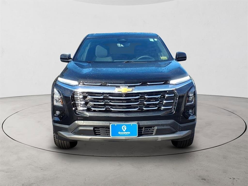 2025 Chevrolet Equinox LT photo 2