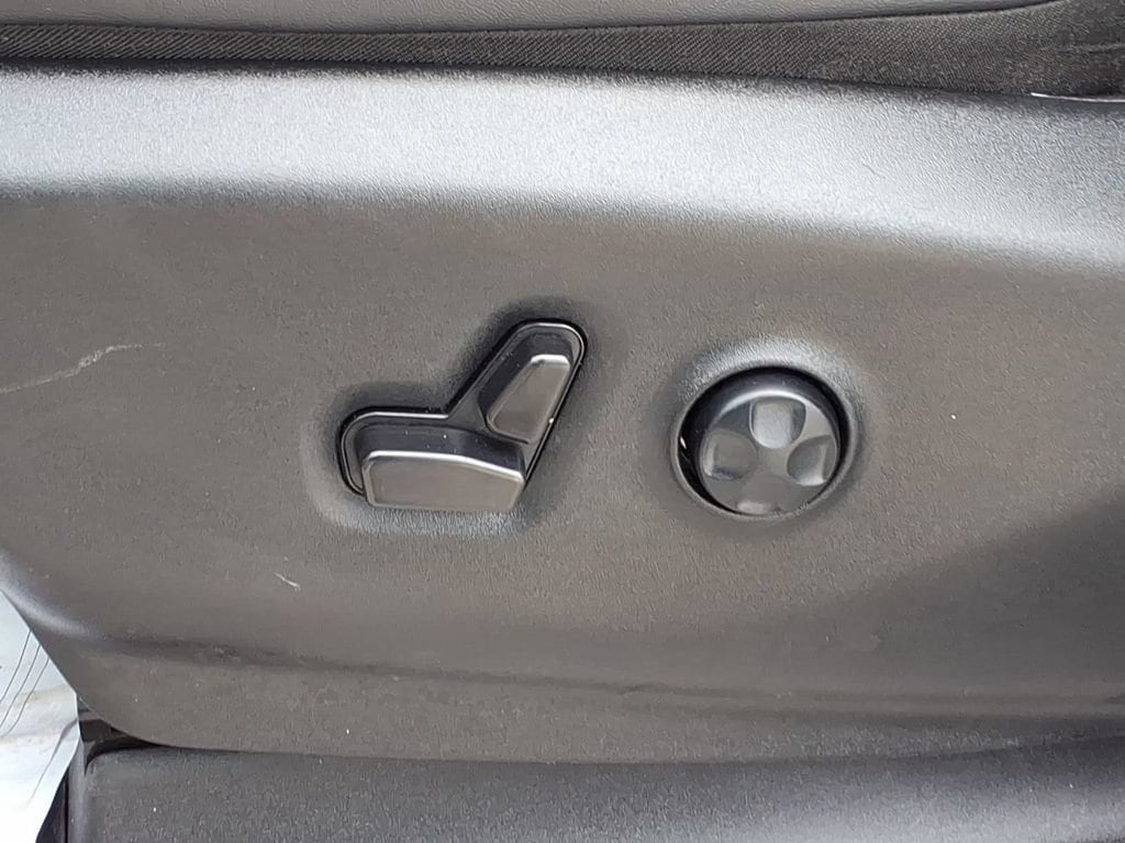 2024 Chrysler Pacifica Touring L - Photo 12