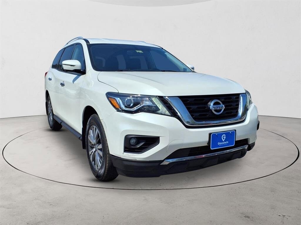 2020 Nissan Pathfinder LE photo 3