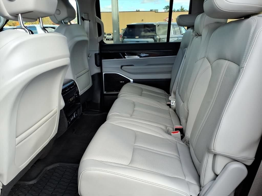 2022 Jeep Wagoneer Series II - Photo 16