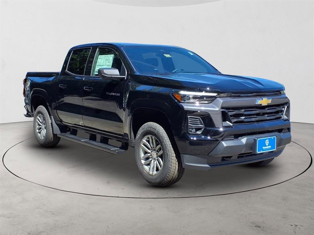 2026 Chevrolet Colorado LT photo 3