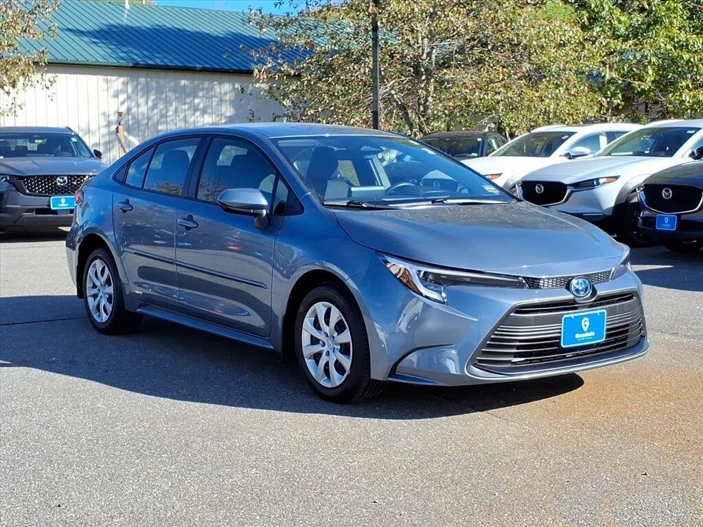 2025 Toyota Corolla Hybrid LE photo 3
